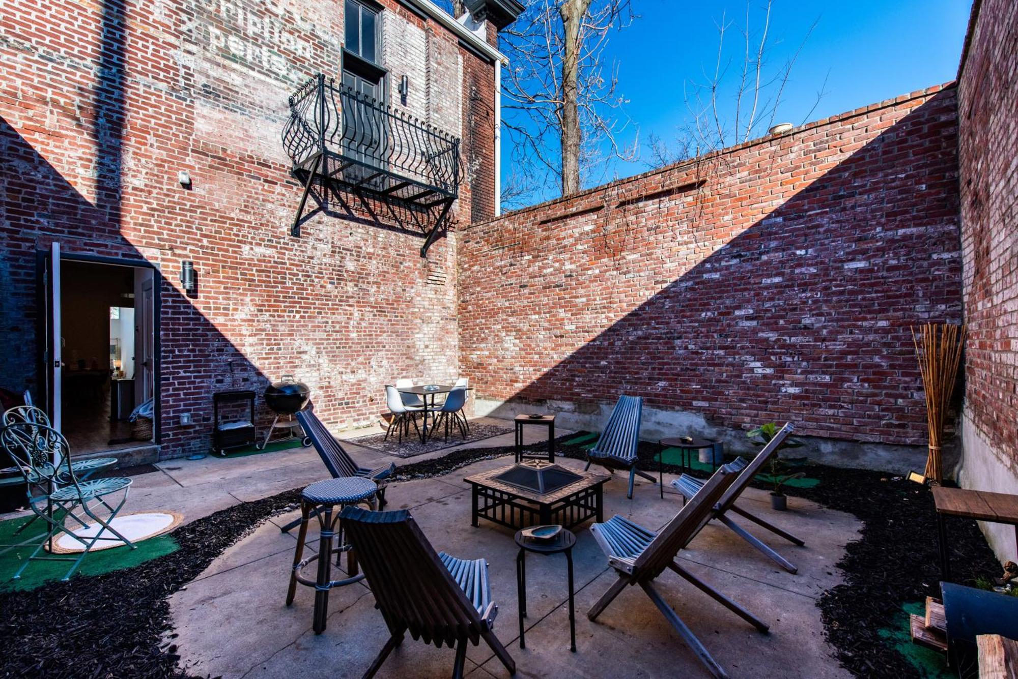 Large 5 Bed Kentucky Derby & Bourbon 17 Group 2025 Louisville